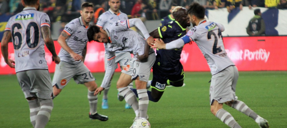 Başakşehir finalde Fenerbahçe’nin rakibi oldu