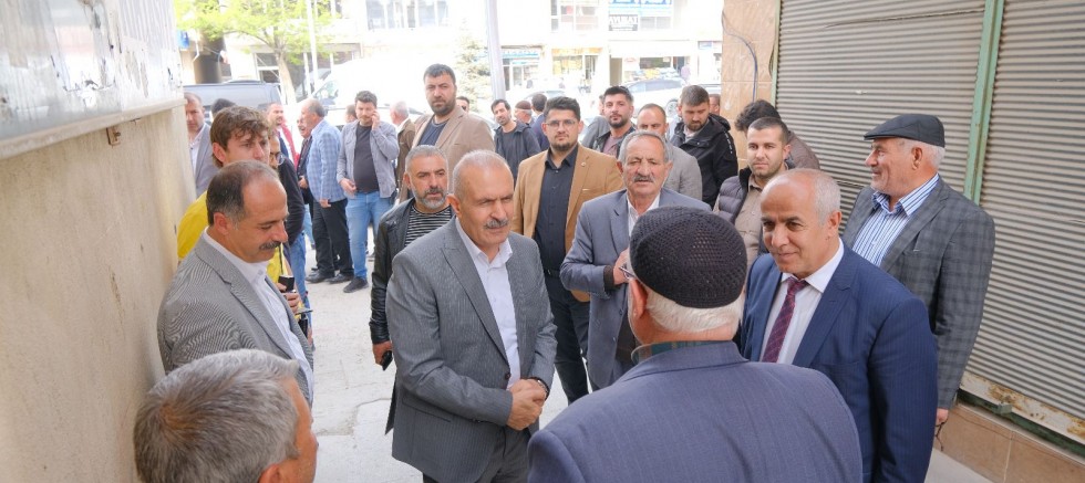 Kayatürk ilçe ziyaretlerinde vatandaşlarla bir araya geldi