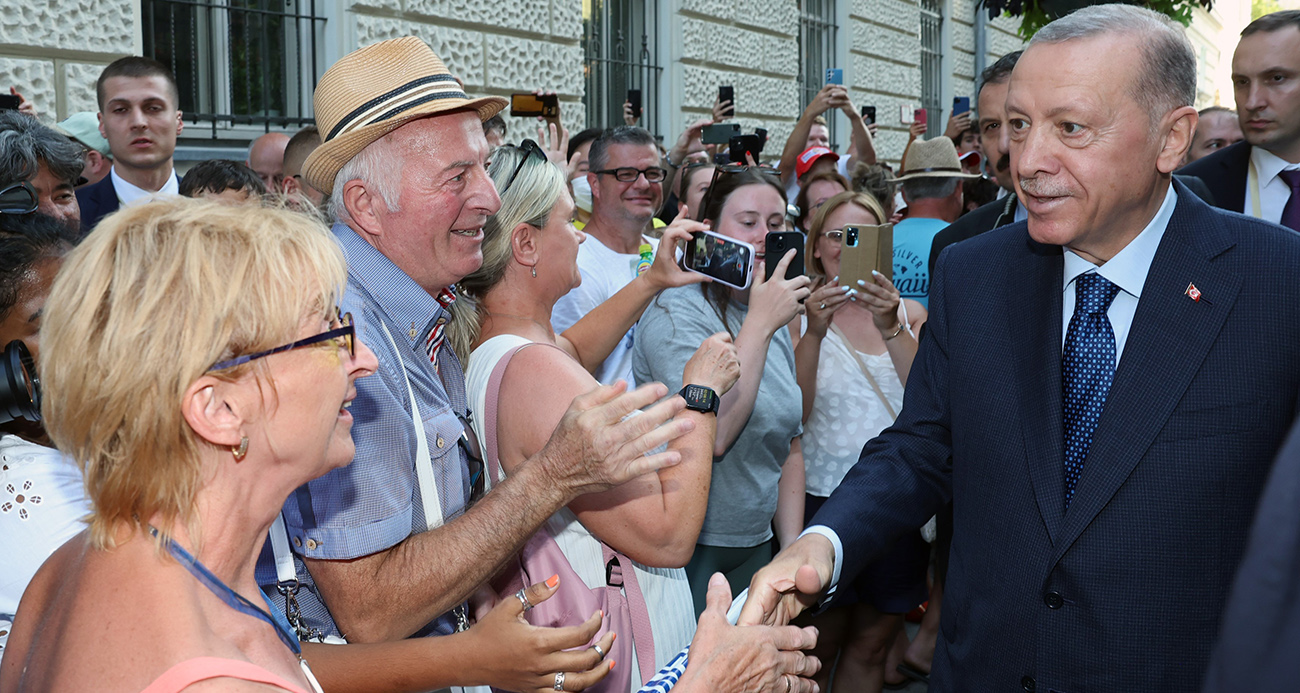 Macaristan’da Cumhurbaşkanı Erdoğan’a sevgi gösterisi