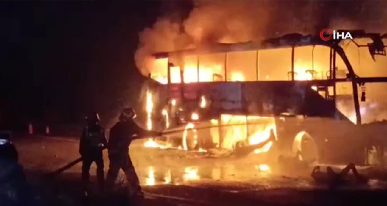 Pakistan’da kaza yapan otobüs yandı: 20 ölü, 15 yaralı