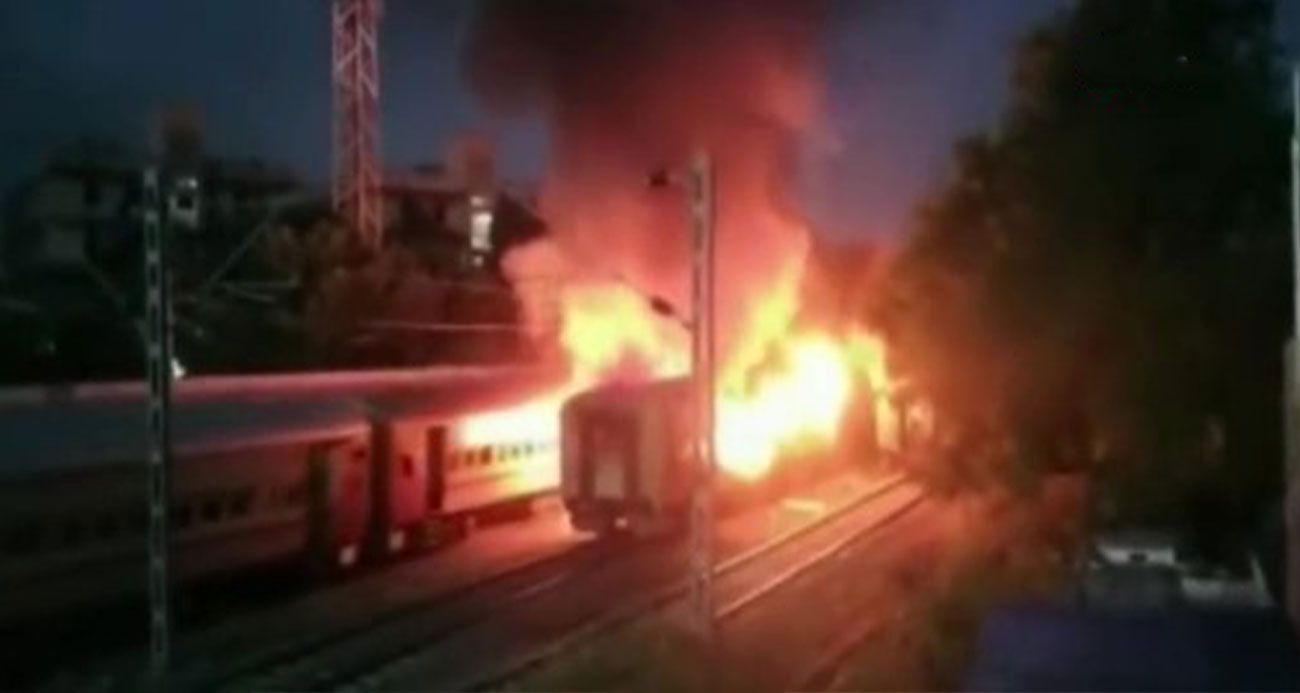 Hindistan’da yolcu treninde yangın: 9 ölü, 20 yaralı