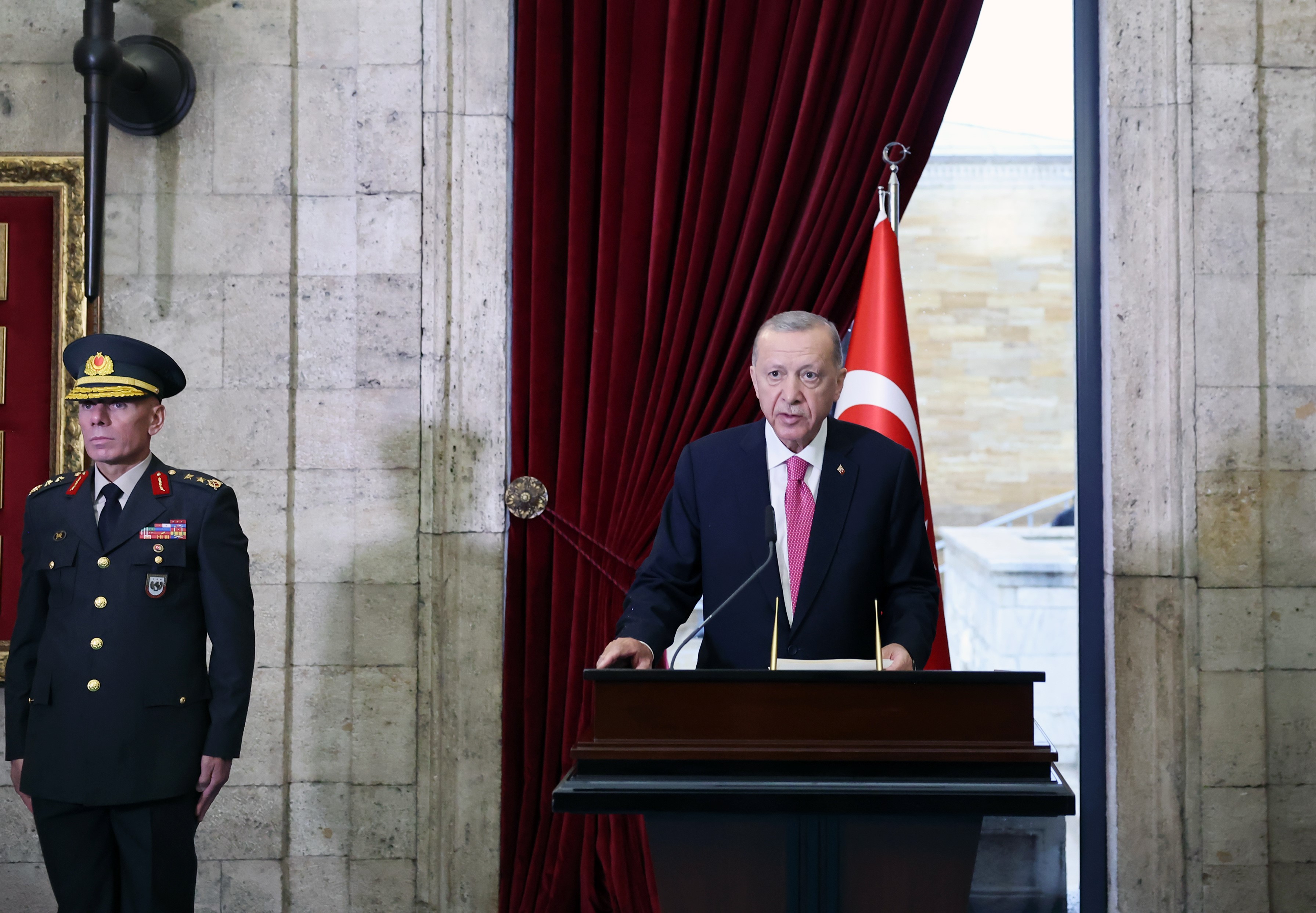Cumhurbaşkanı Erdoğan, yemin töreninin ardından Anıtkabir'i ziyaret etti