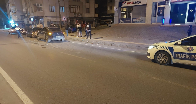 Otomobil elektrik direğine çarptı: 1 ölü, 4 yaralı