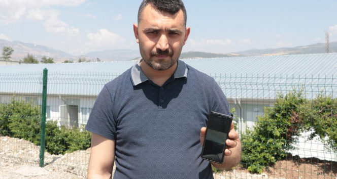 Esnafı sahte 100 dolar vererek dolandırırken önce kameraya sonra polise yakalandılar