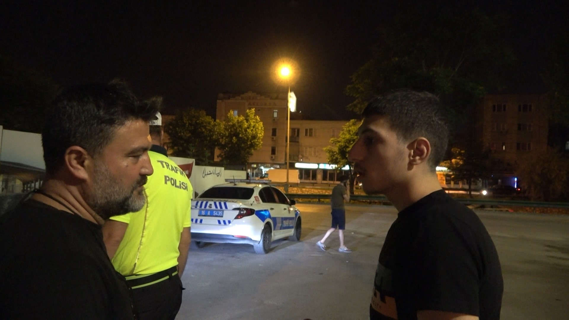Drift yapmaktan ehliyetine el konulmuştu...Polislerle böyle pazarlık yaptı