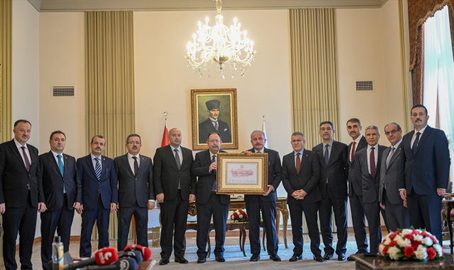 YSK, Cumhurbaşkanı Erdoğan'ın mazbatasını TBMM Başkanı Şentop'a teslim etti