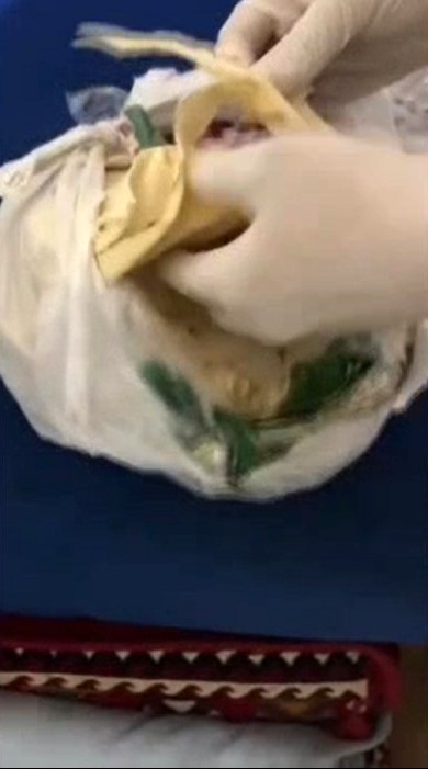 Lavaş ekmeği arasında uyuşturucu ticareti polise takıldı
