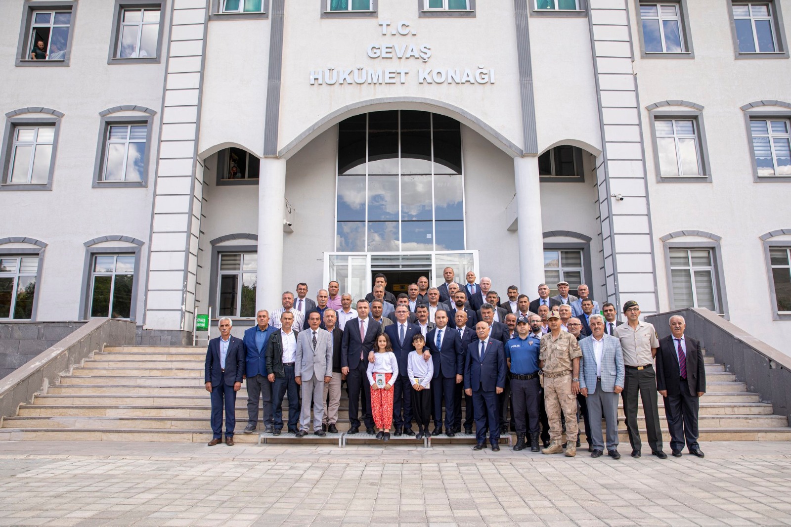 Vali Balcı ayakkabı fabrikasını ziyaret etti