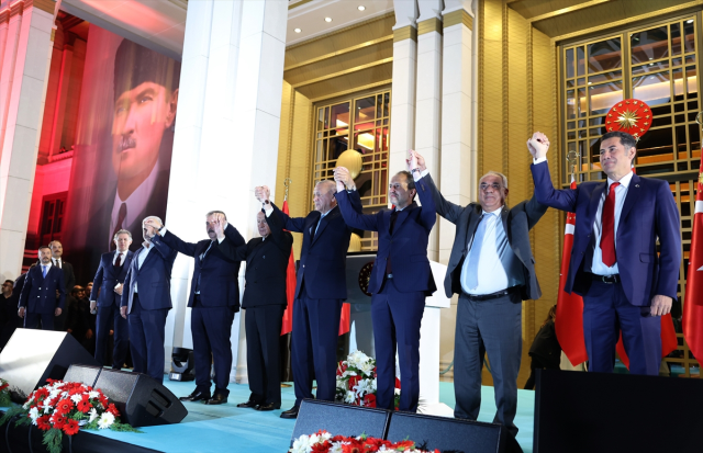 Zekeriya Yapıcıoğlu ile Mustafa Destici'nin el ele poz vermesi Demirtaş'ı rahatsız etti