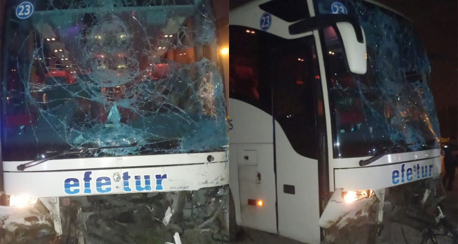 Otomobiller kafa kafaya çarpıştı: 8 yaralı