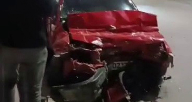 Otomobiller kafa kafaya çarpıştı: 8 yaralı