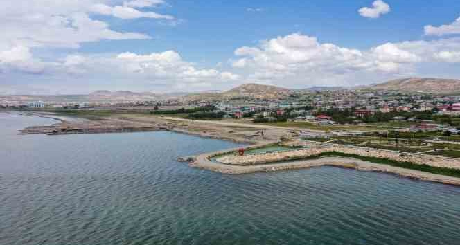 Van Gölü’nden 1 milyon metreküp dip çamuru çıkarıldı