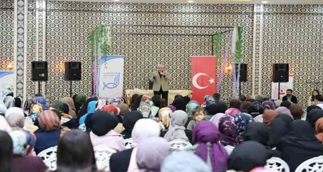 Yazar Prof. Dr. Nurullah Genç sevenleriyle buluştu