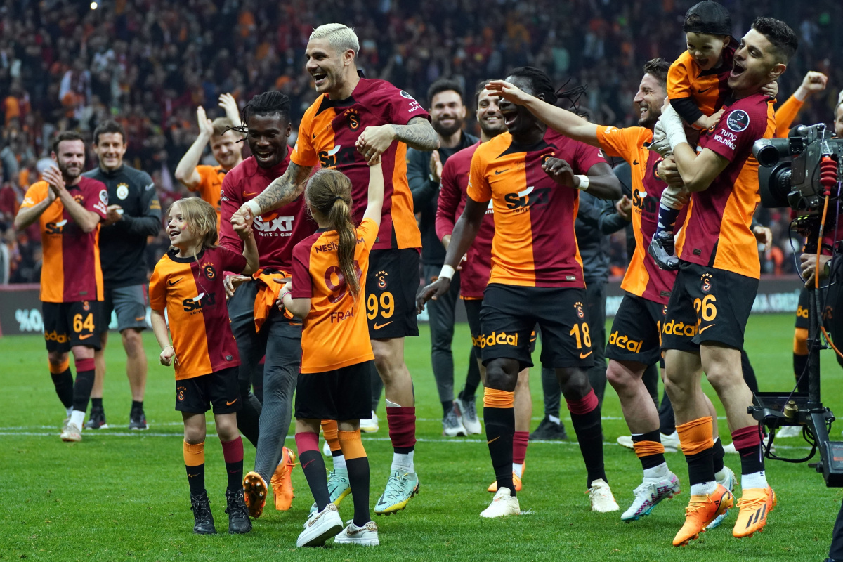 Galatasaray’da hedef şampiyonluğu derbi galibiyetiyle kutlamak
