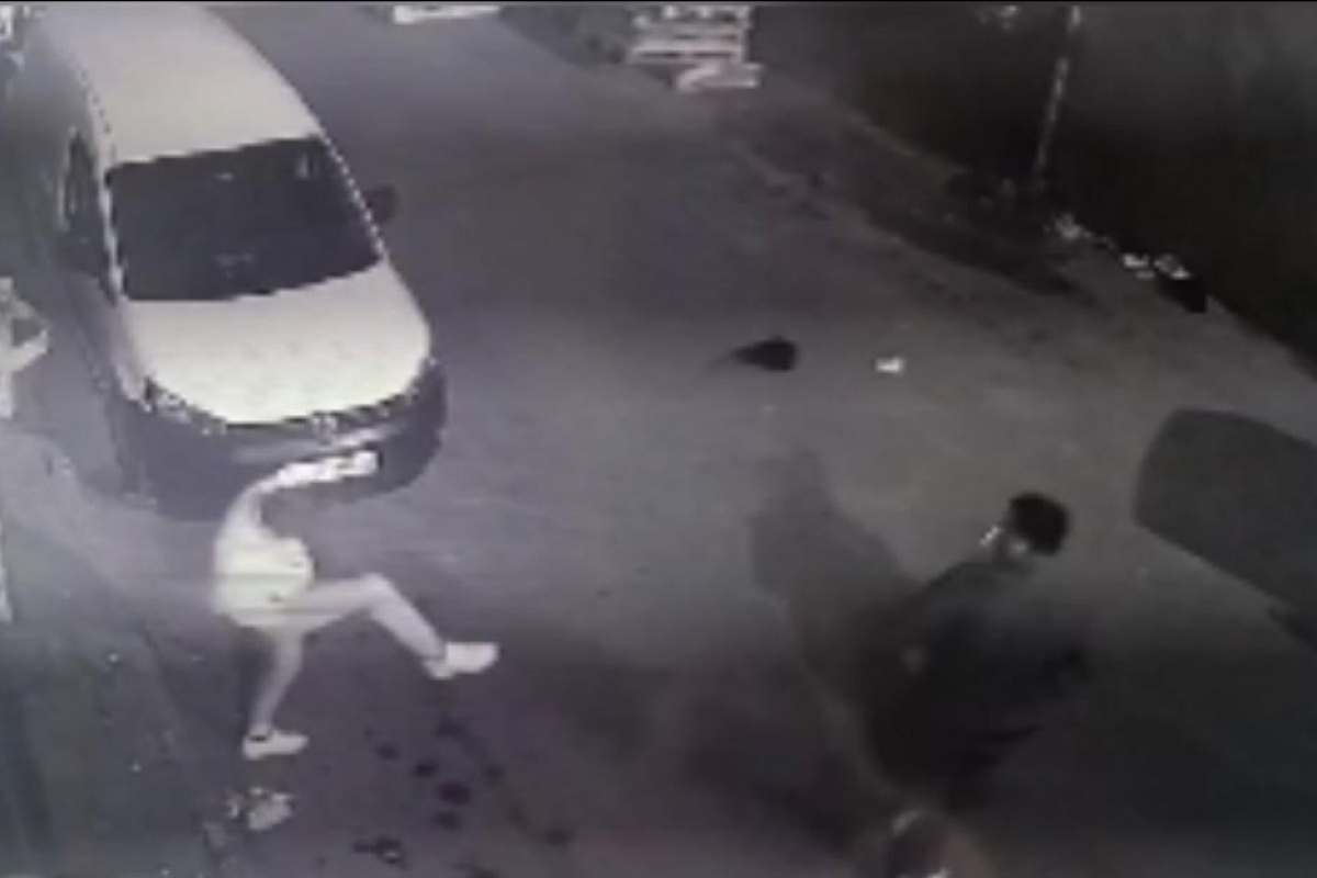 İstanbul’da silahlı ‘yanlış yaptın’ saldırısı kamerada: Arkadaşına kovanları toplattı