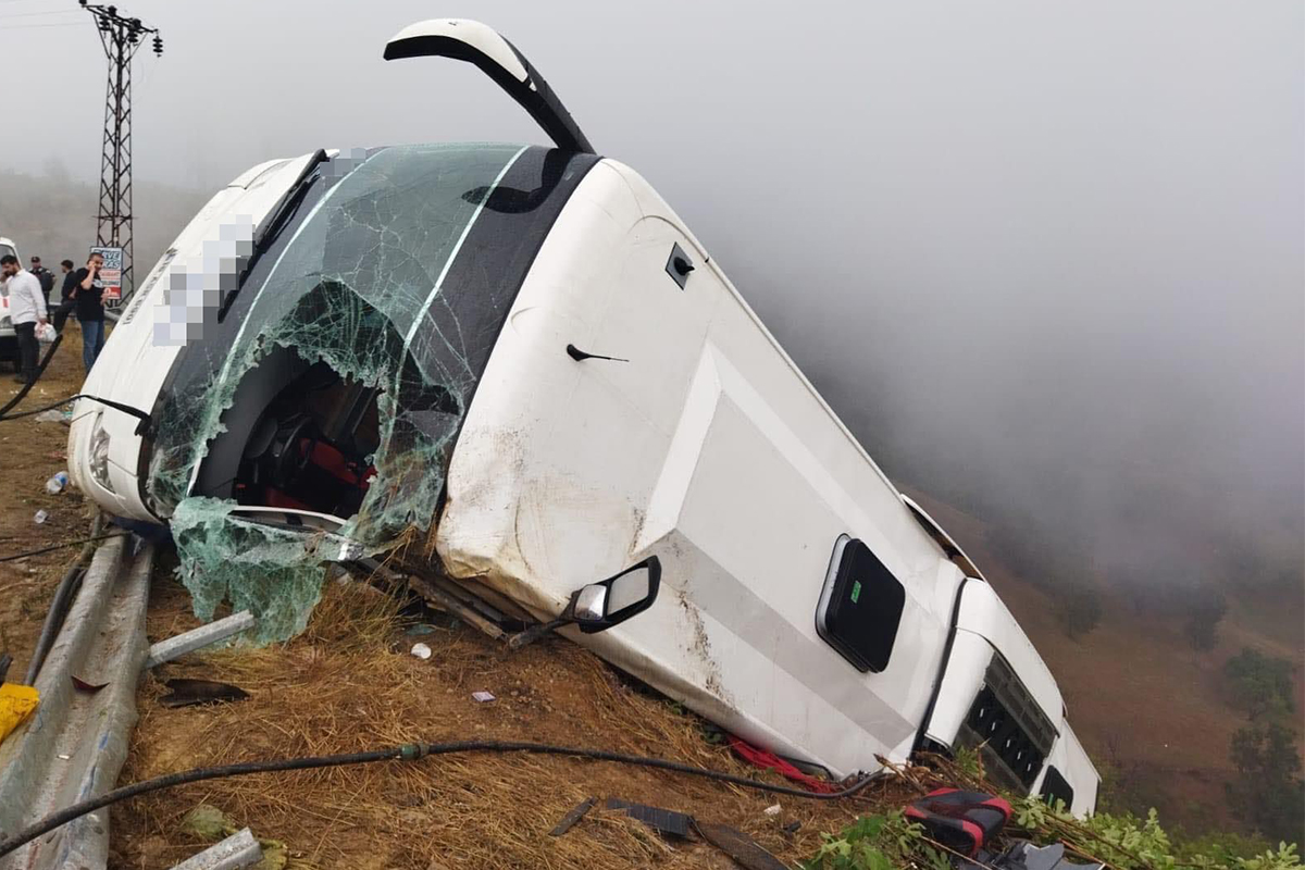 Mersin’de yolcu otobüsü uçuruma devrildi: 1 ölü, 14 yaralı