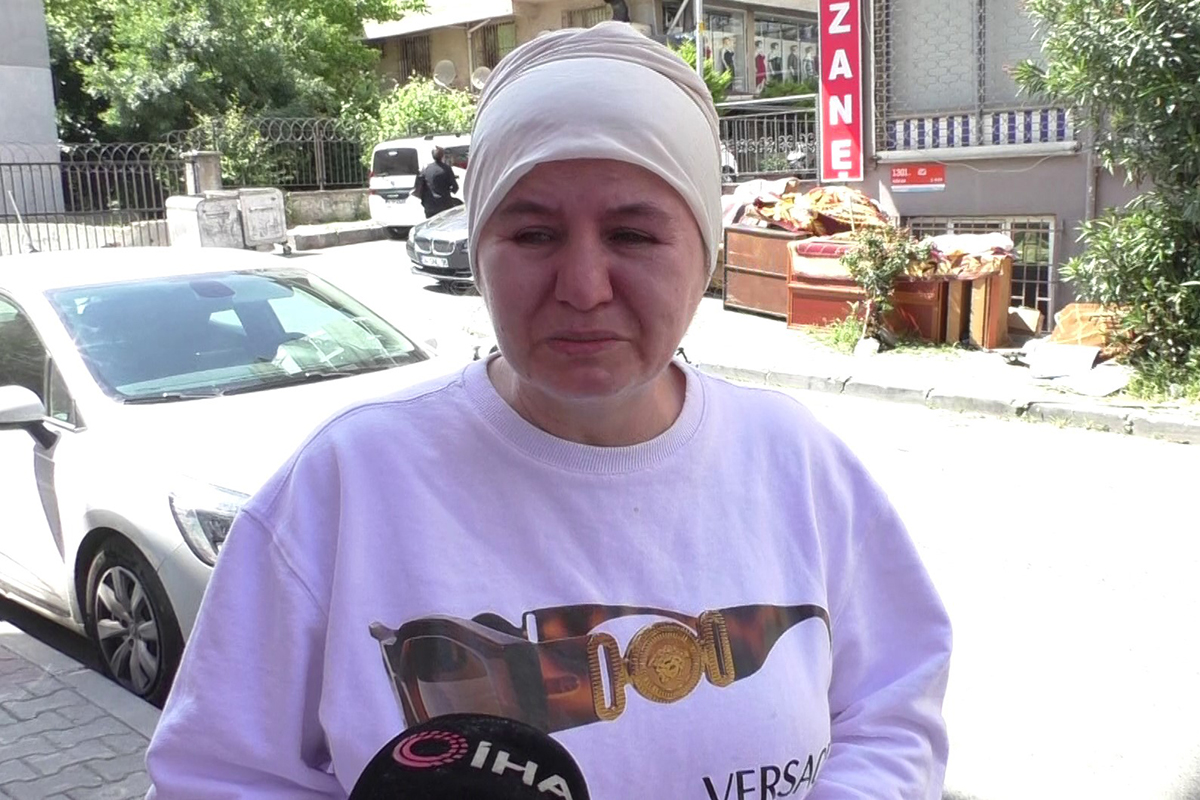 Sultangazi’de kardeşi sokağa atılan abla gözyaşlarını tutamadı