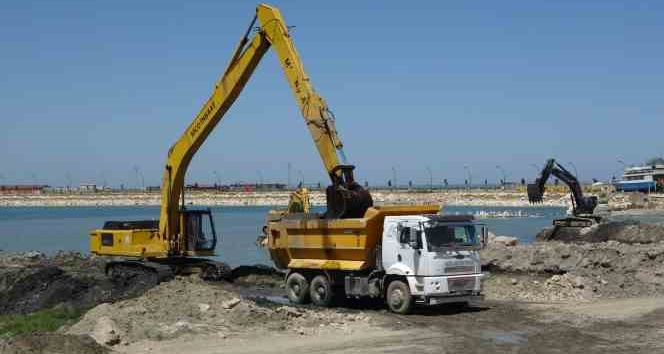 Van Gölü’nden 2 milyon 700 bin metreküp çamur çıkartılacak