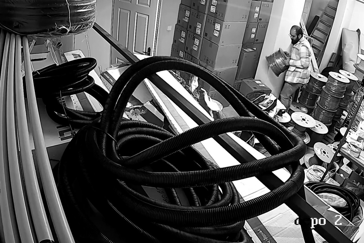 Kartal’da milyonluk vurgun: Çaldığı ürünleri personele taşıttı