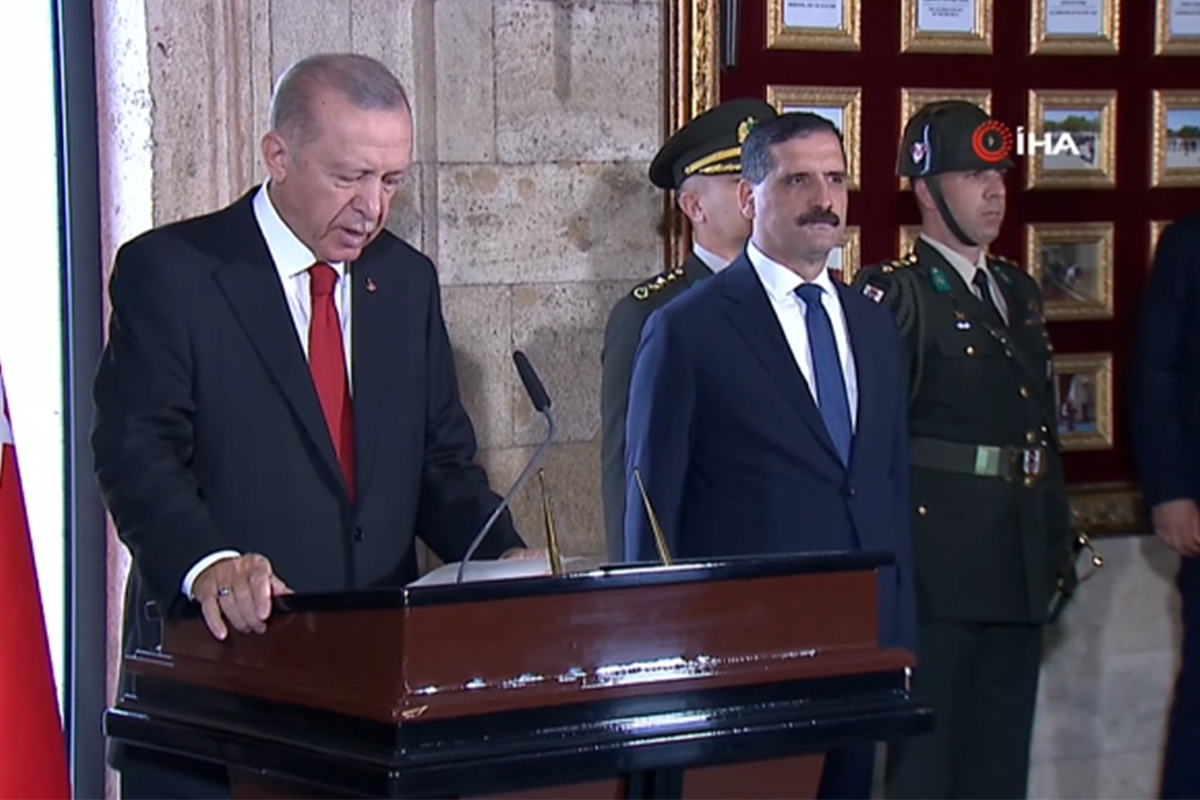 Cumhurbaşkanı Erdoğan ve yeni kabine üyelerinden Anıtkabir’e ziyaret