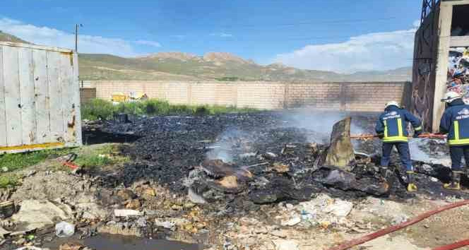 Hurdacıda yangın: 6 ton plastik malzeme yandı
