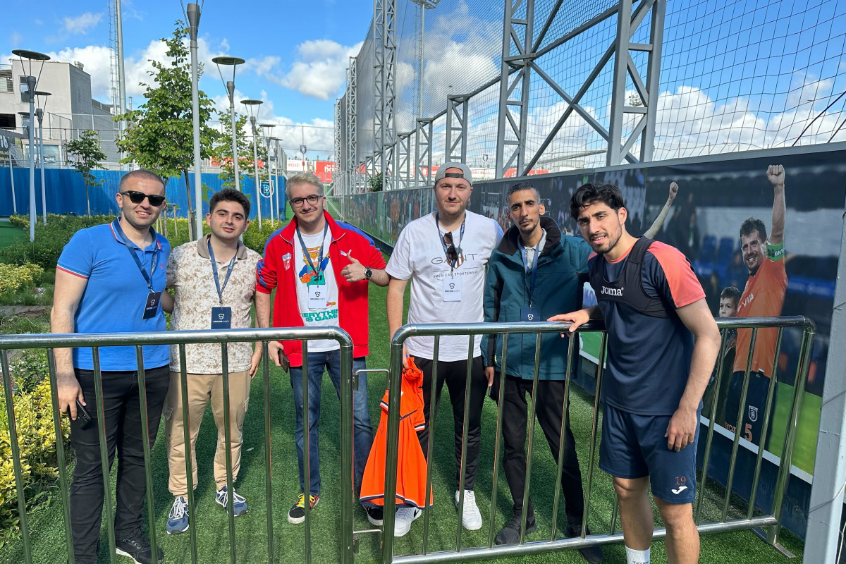 Taraftarlardan Türkiye Kupası finali öncesi Başakşehir’e destek ziyareti