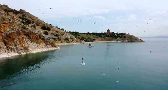 Bakan Özhaseki’den Van Gölü paylaşımı