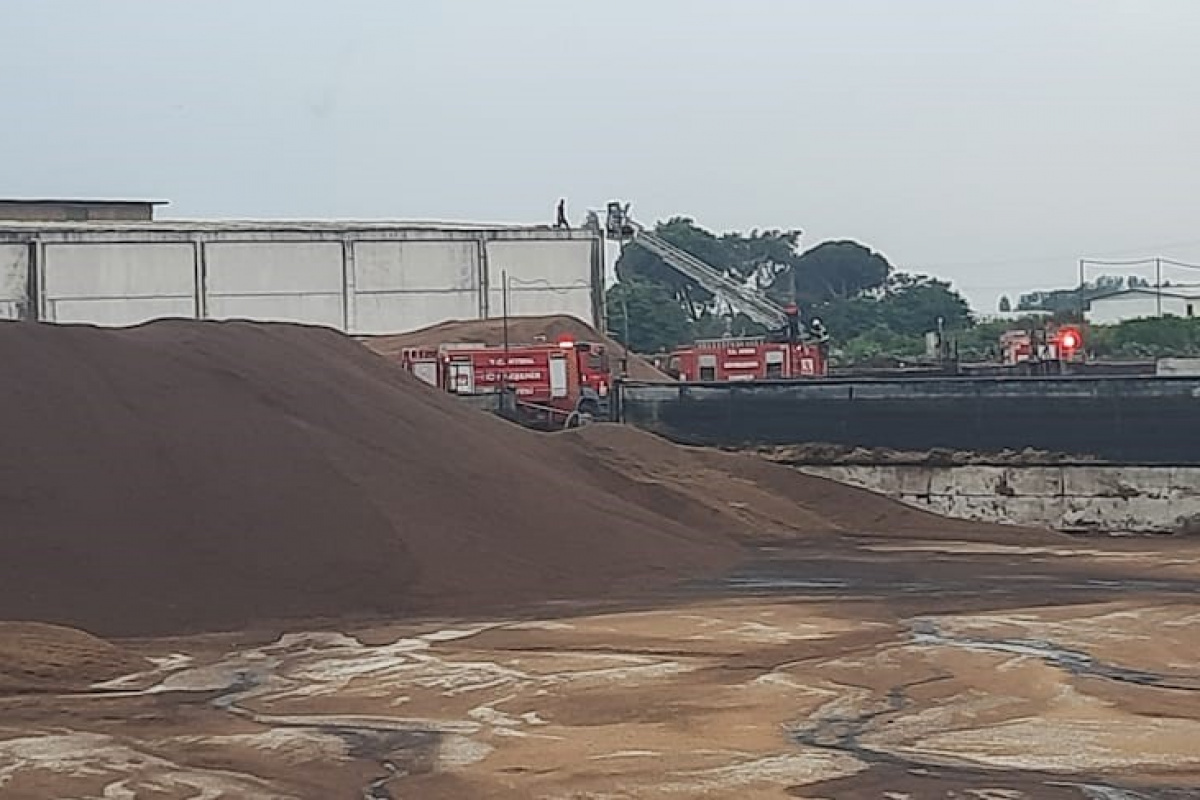 Prina fabrikasında çıkan yangın, büyümeden söndürüldü