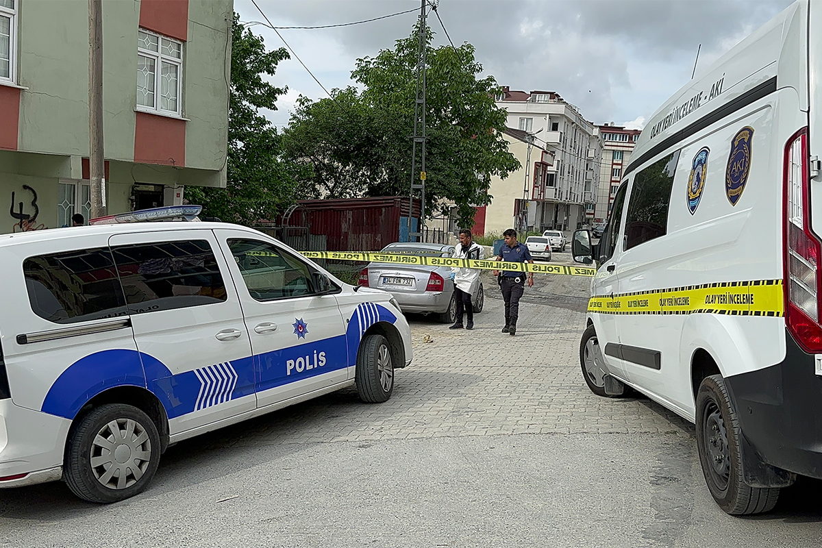 Annesiyle kavga ettiğini gören 19 yaşındaki genç, babasını silahla vurdu