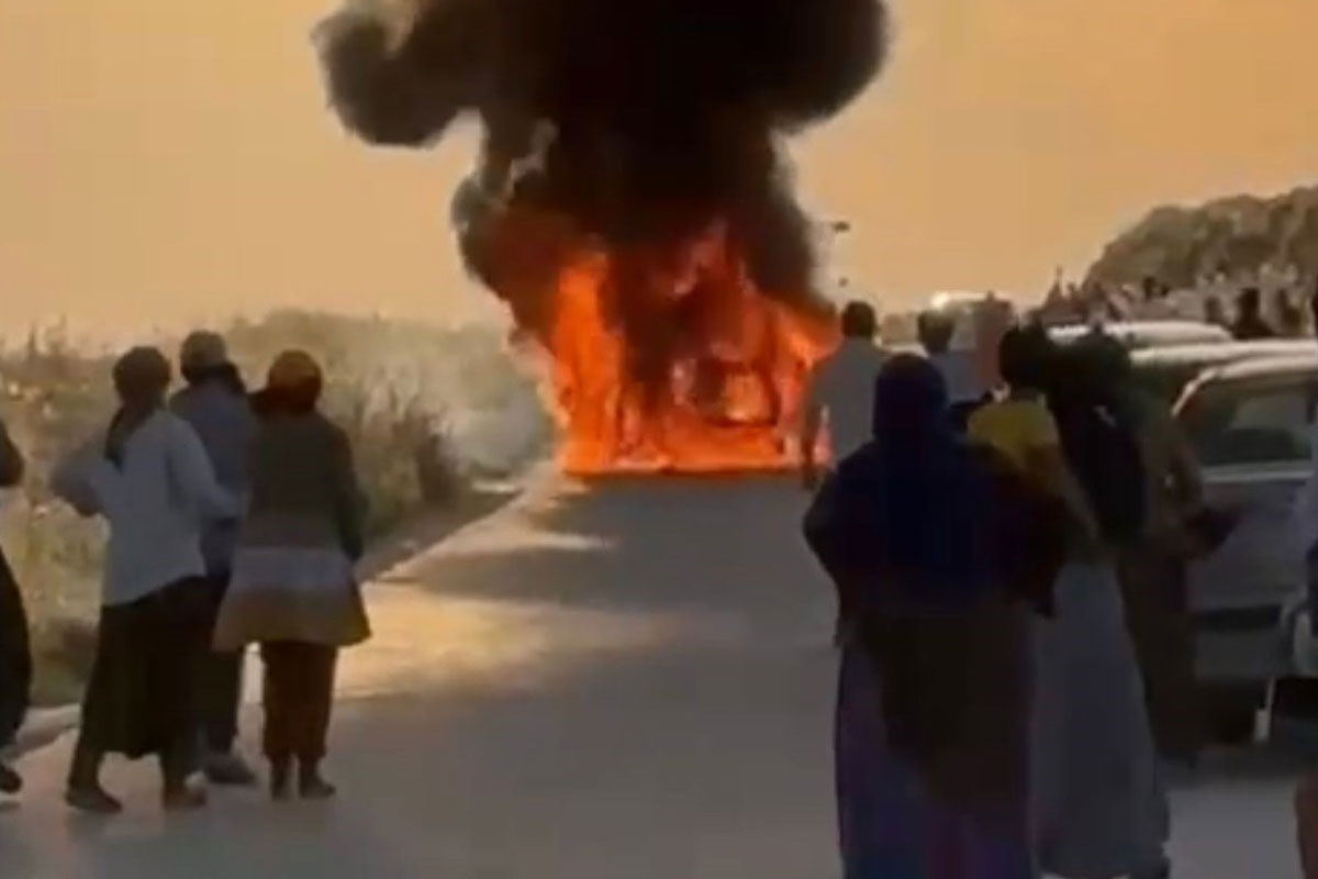 Şanlıurfa’da seyir halindeki otomobil alev topuna döndü