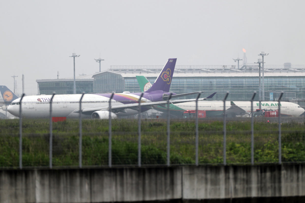 Japonya’da iki yolcu uçağı birbirine temas etti, pist kapatıldı