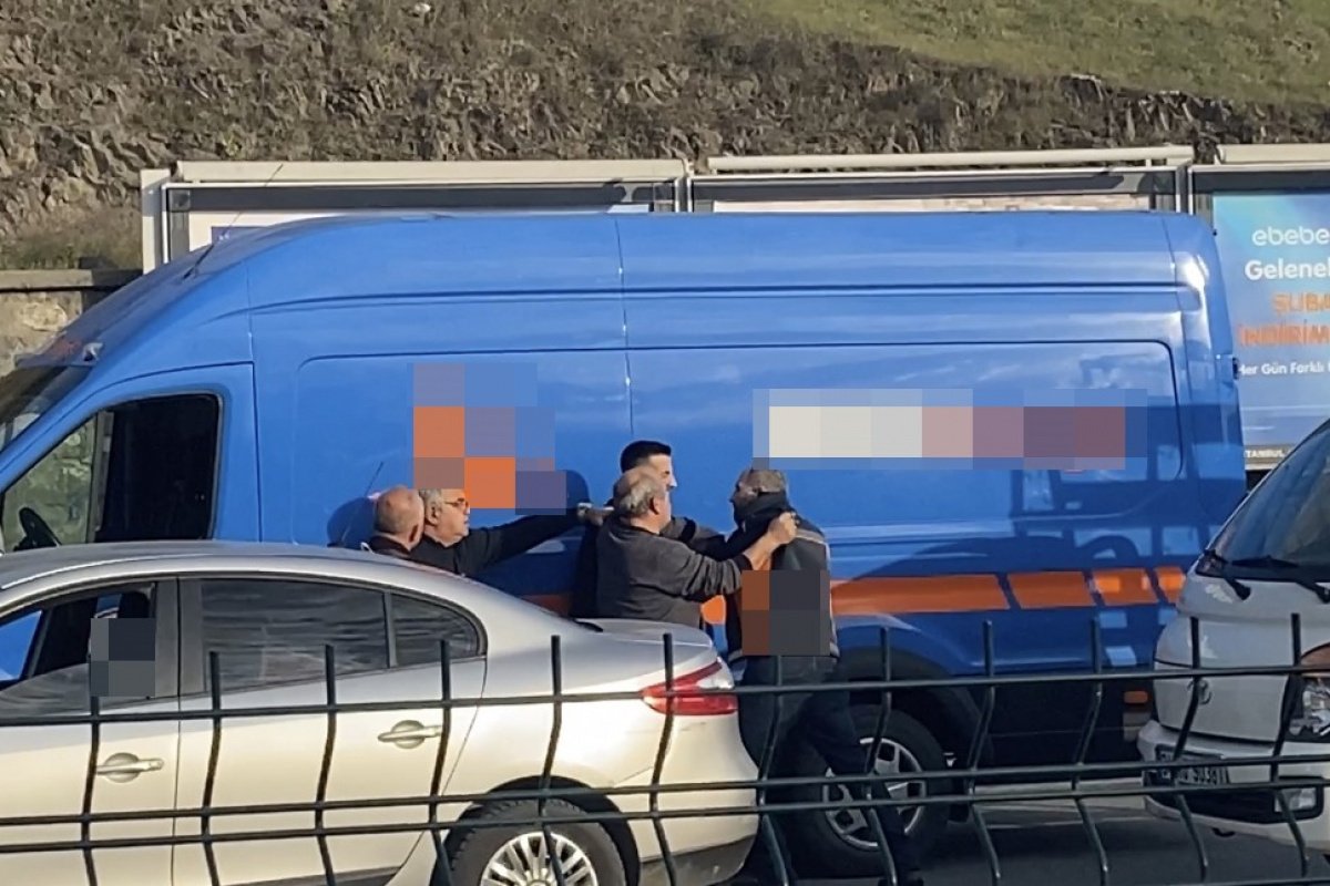 İstanbul’da trafikte yumruklu yol verme kavgası kameraya yansıdı