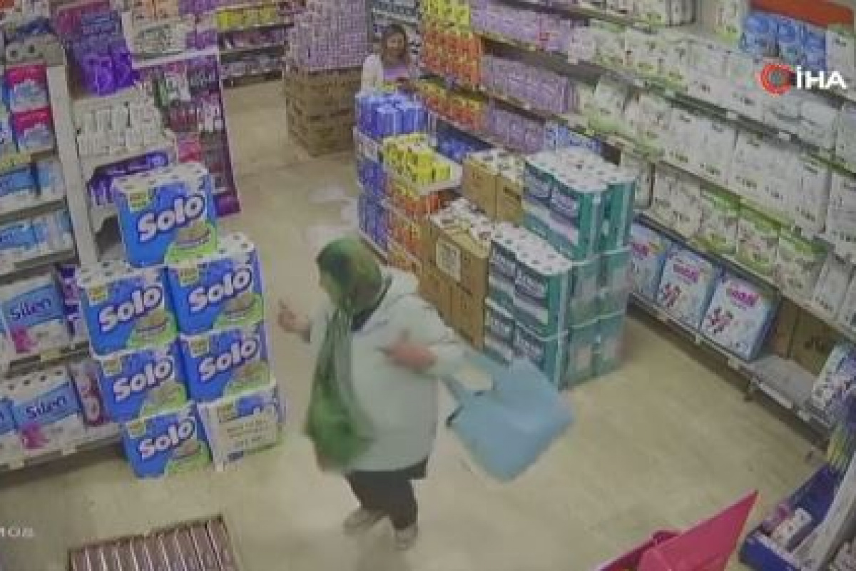 Onu görenler şaşkına döndü… Girdiği markette sevdiği şarkıyı duyan yaşlı kadın üstünü çıkarıp böyle bale yaptı