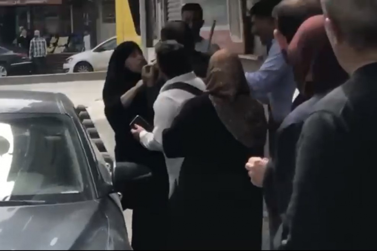 Bıçaklı çöp atma kavgası! Kadın dükkanın camını kırdı