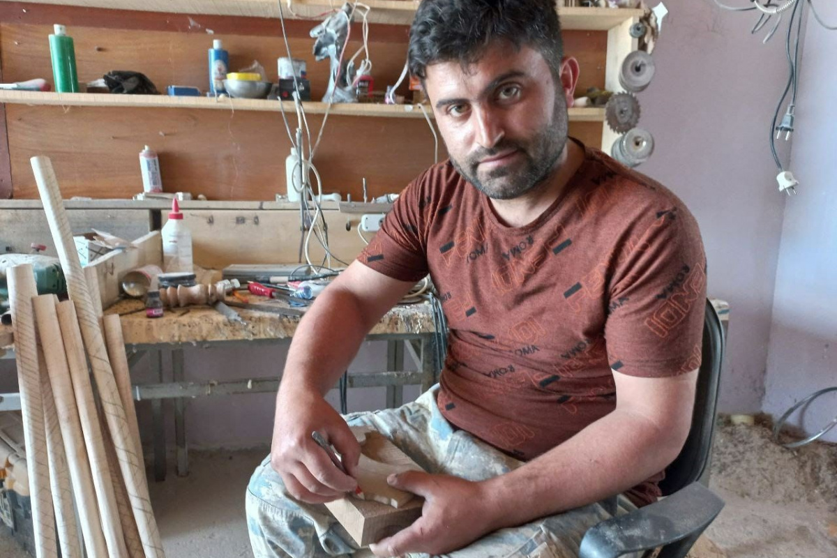 Çobanlığı bıraktı, gönül verdiği sanatını icra ediyor