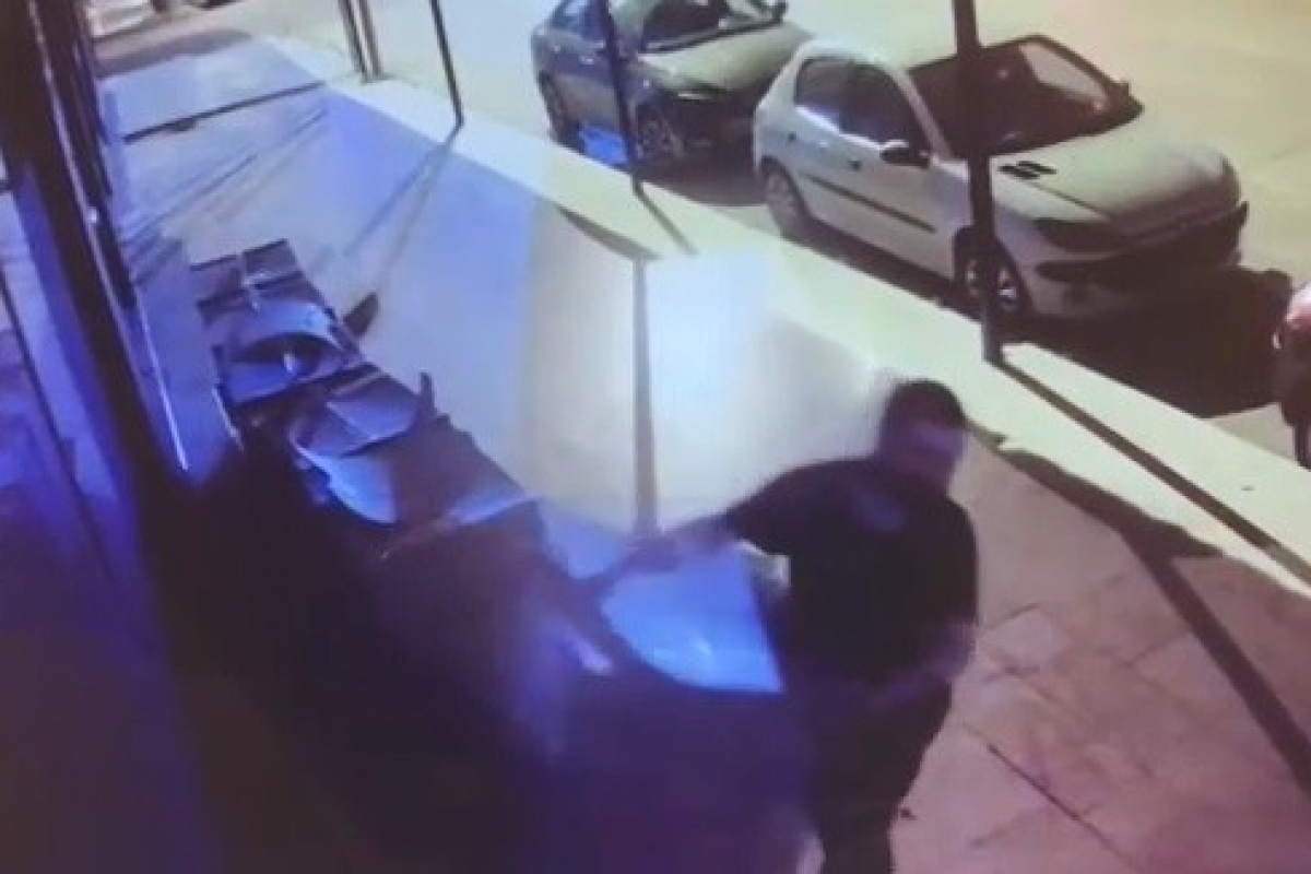 Bursa’da sandalye hırsızı kamerada