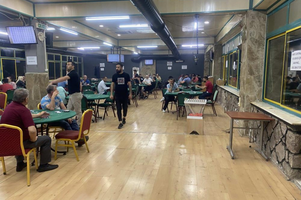 İzmir’de kumarhane baskını