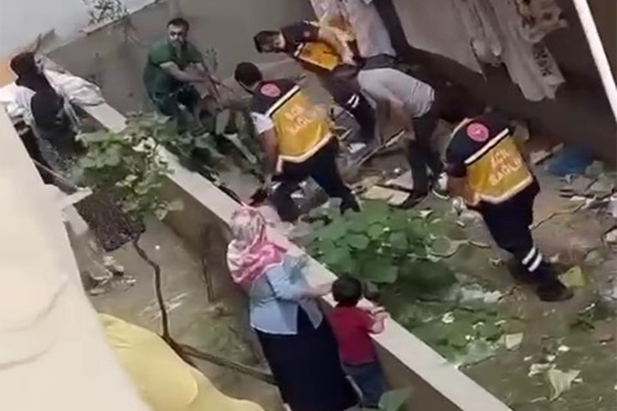 Hırsızlık için 5 katlı binanın çatısına çıktı, metrelerce yüksekten aşağı düştü