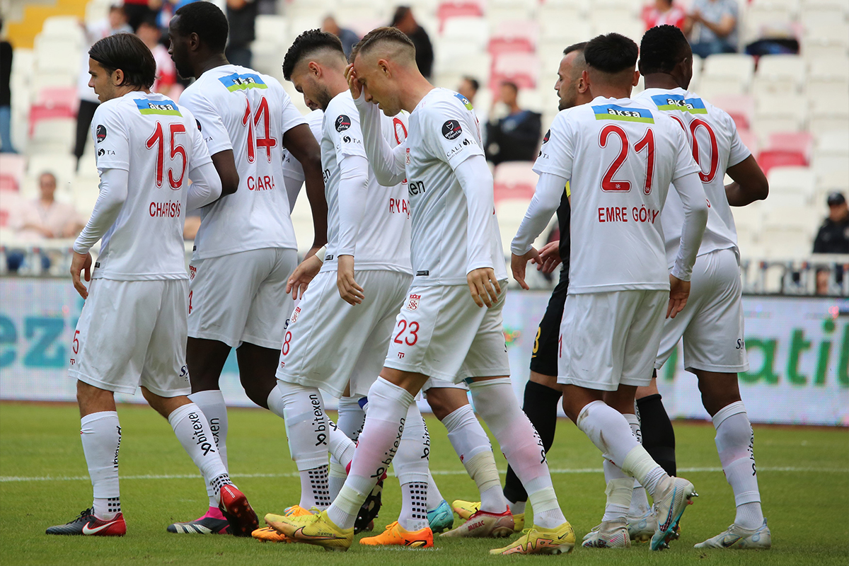 Sivasspor evinde daha başarılı
