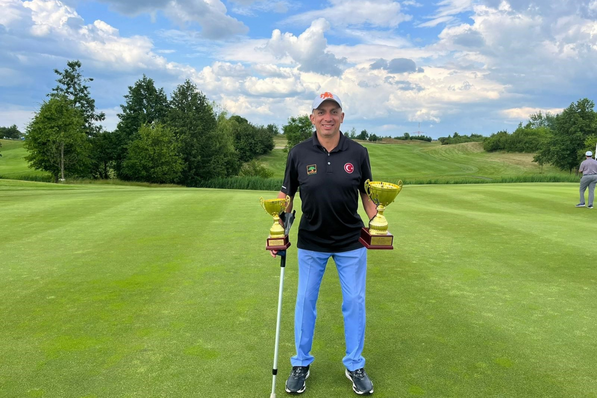 Mehmet Kazan, Çekya’dan kupalarla dönüyor