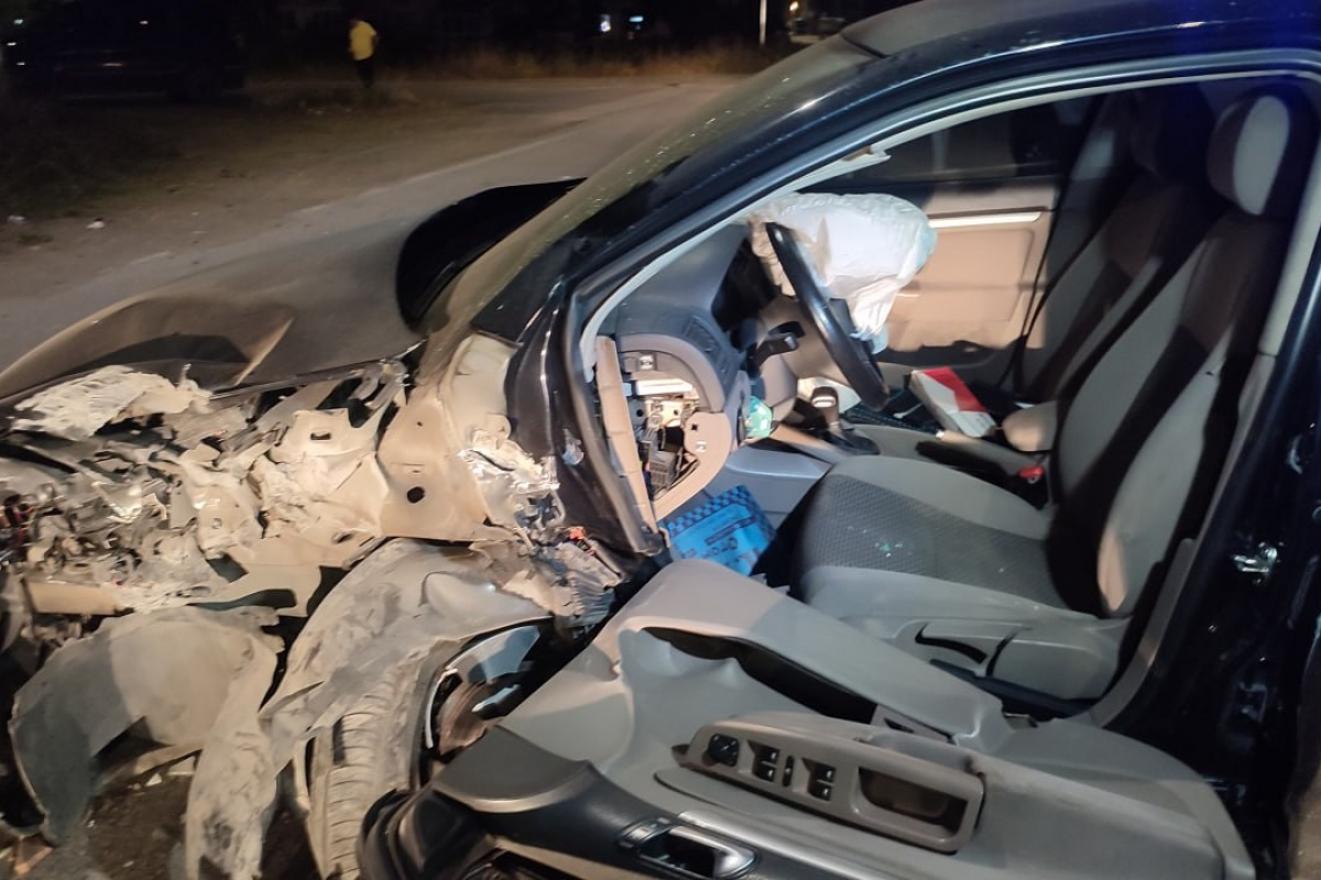 Sakarya’da otomobil duvara çarptı: 1 yaralı