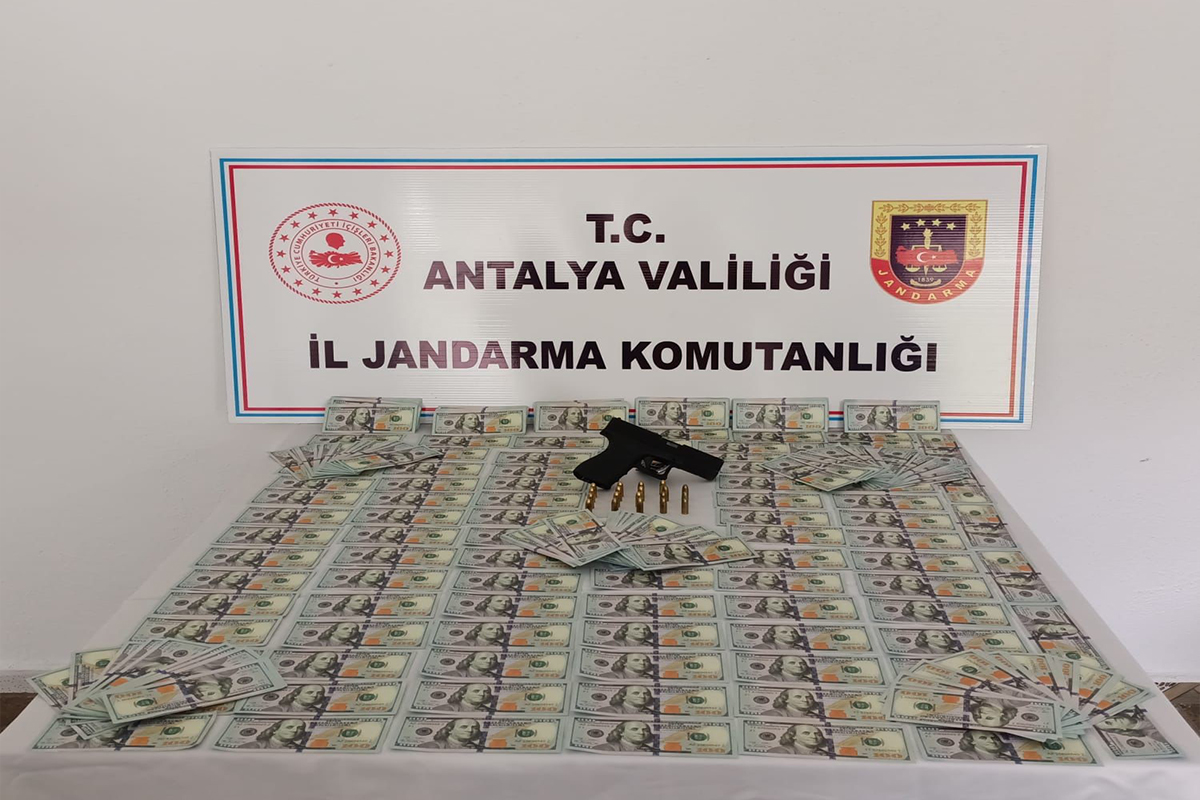 Antalya’da 85 bin sahte dolar ele geçirildi