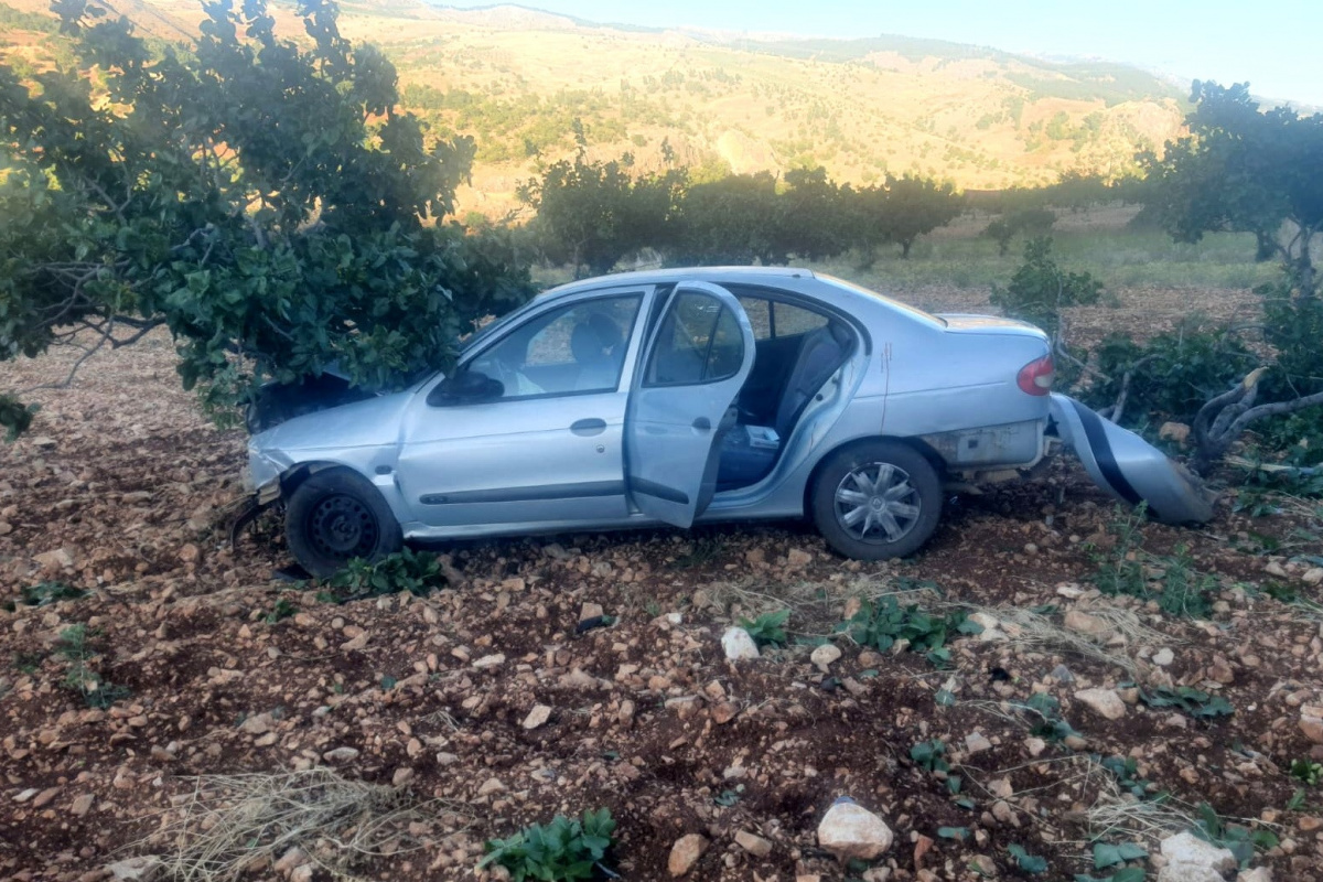 Gölbaşı’nda otomobil yoldan çıkarak devrildi: 5 yaralı