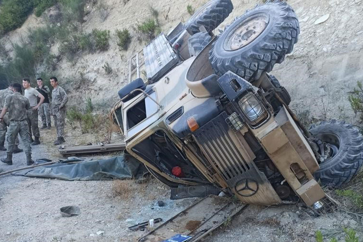 Hatay’da askeri araç devrildi: 4 yaralı