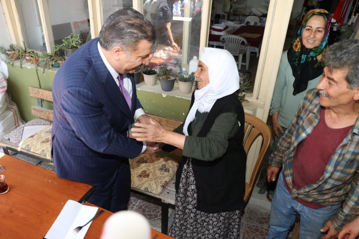 Depremzede kadının ısrarına Bakan Koca ‘Hayır’ diyemedi