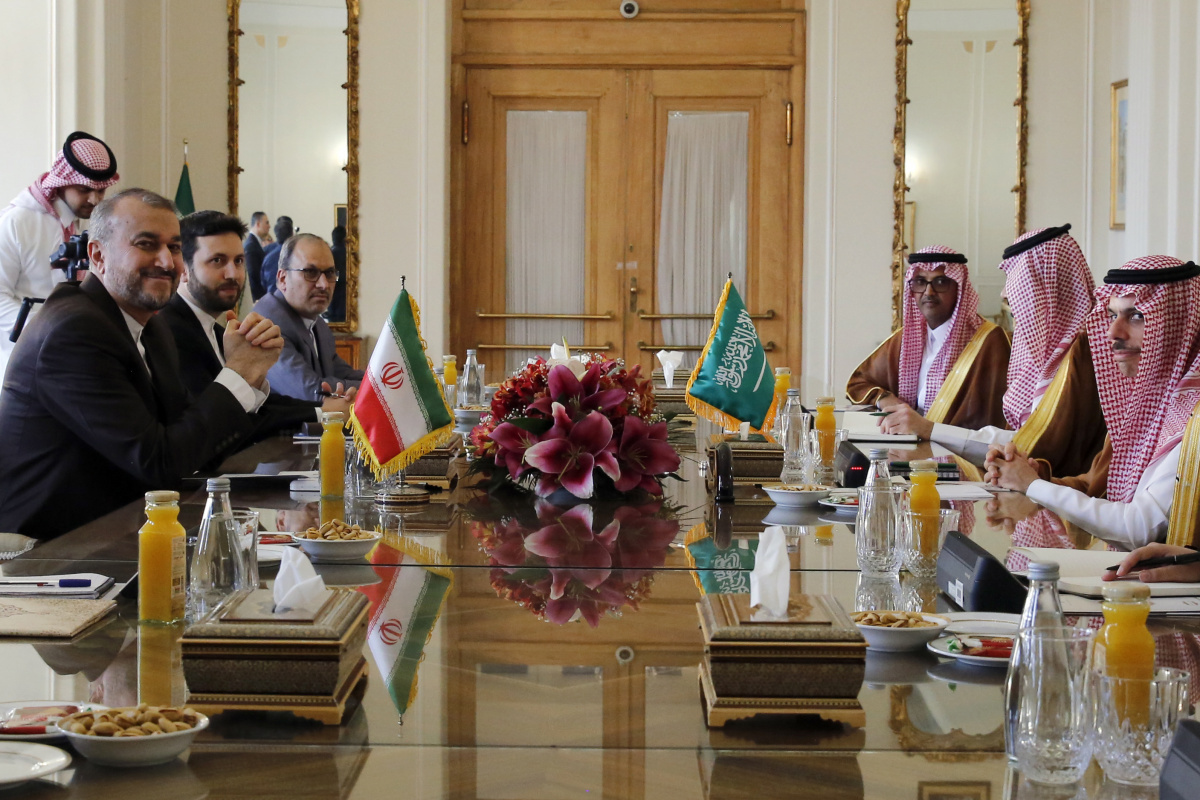İran ve Suudi Arabistan arasında 7 yıl sonra ilk görüşme