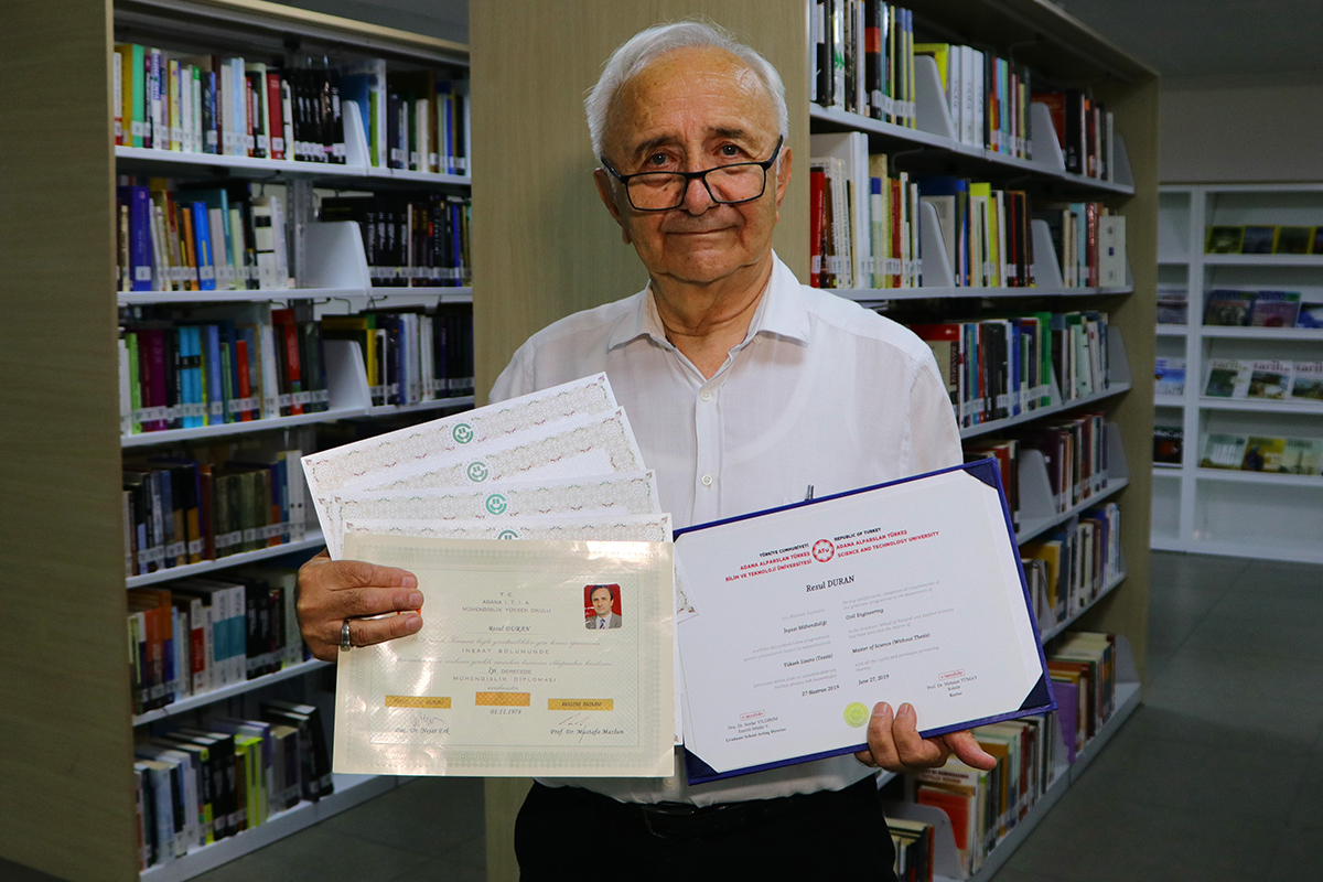 ‘Okumak mutlu ediyor’ dedi, 73 yaşında 7’nci yüksek lisansına geçti