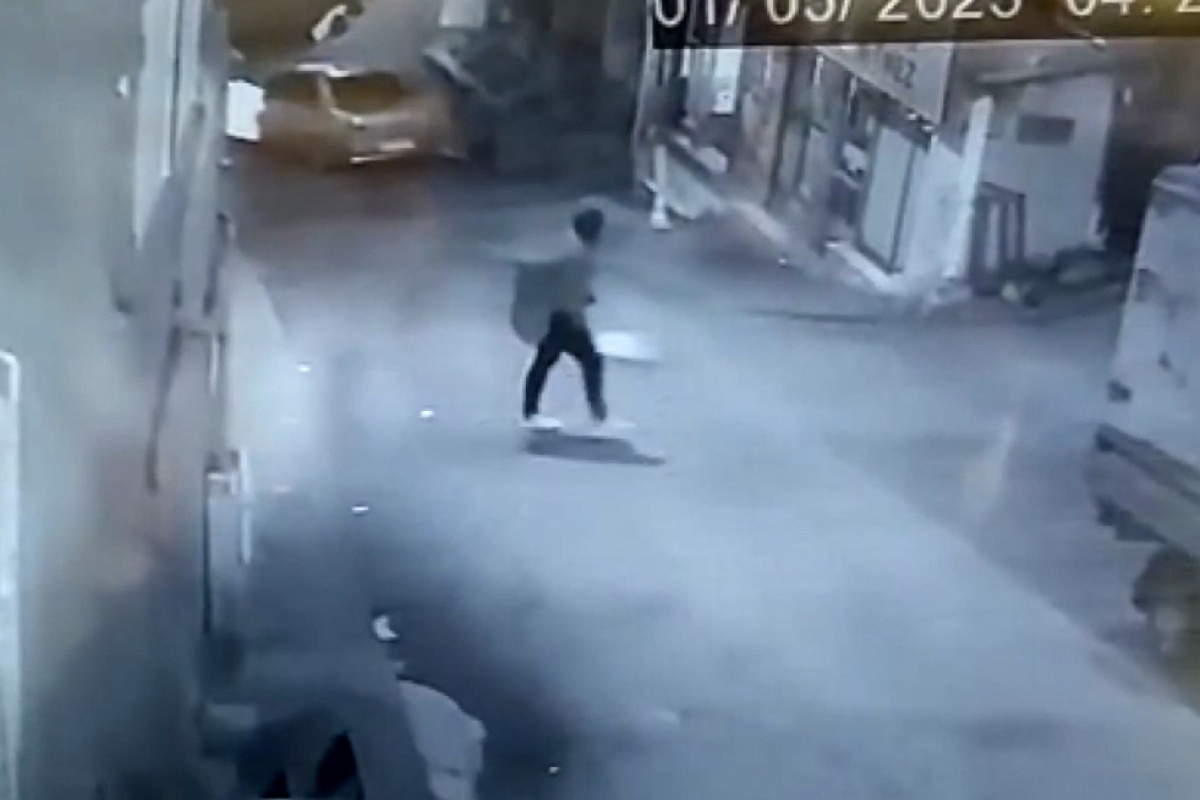 İstanbul’da aktörlere taş çıkartan hırsız, dost gibi görünüp zincir marketi soydu