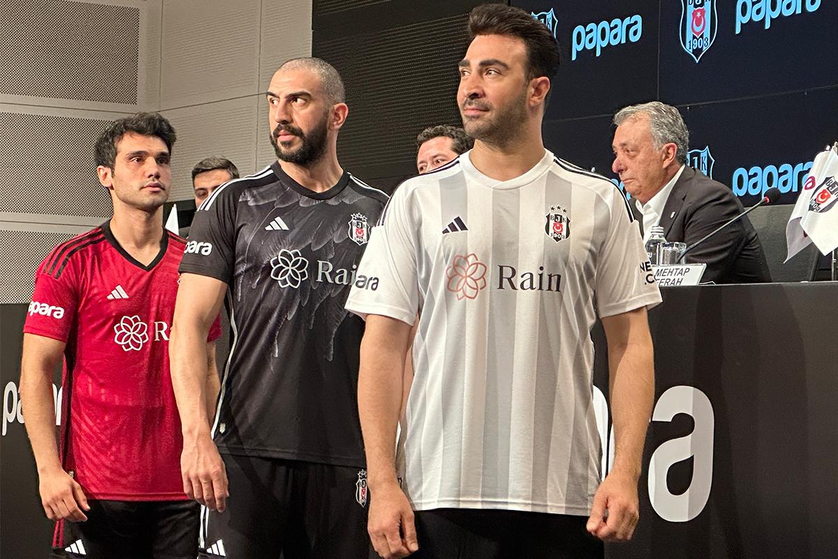 Beşiktaş’ın yeni sezon formaları tanıtıldı