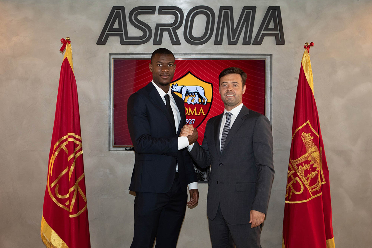 Roma, Evan N’Dicka’yı kadrosuna kattı